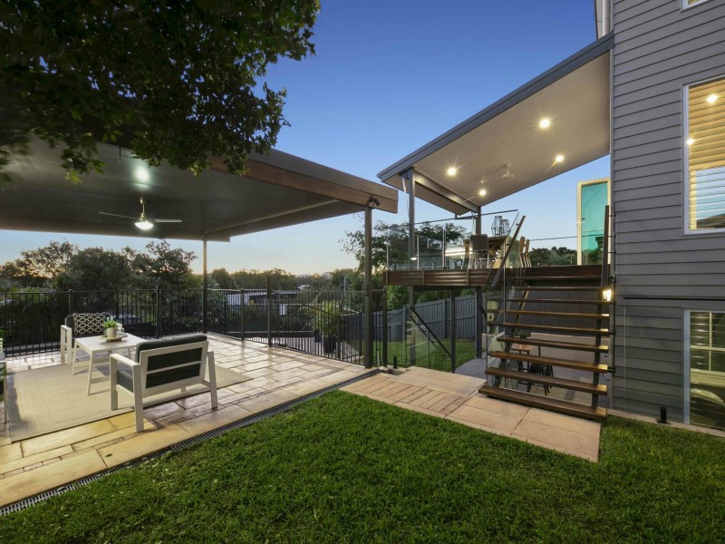 53 Newcastle Street, Fairfield QLD 4103