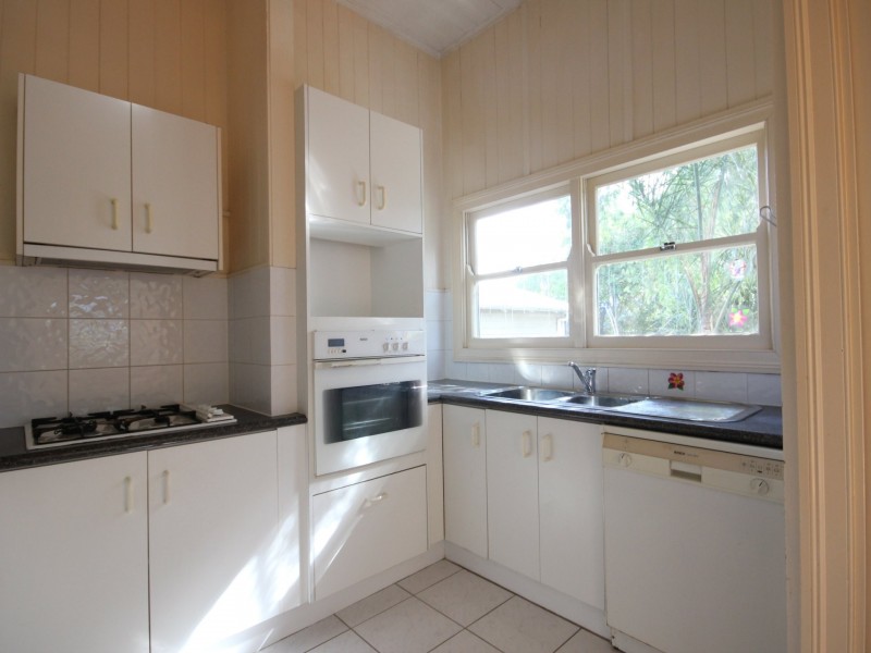 11 Dan Street, Graceville QLD 4075