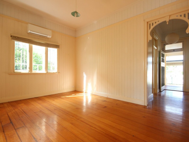 11 Dan Street, Graceville QLD 4075