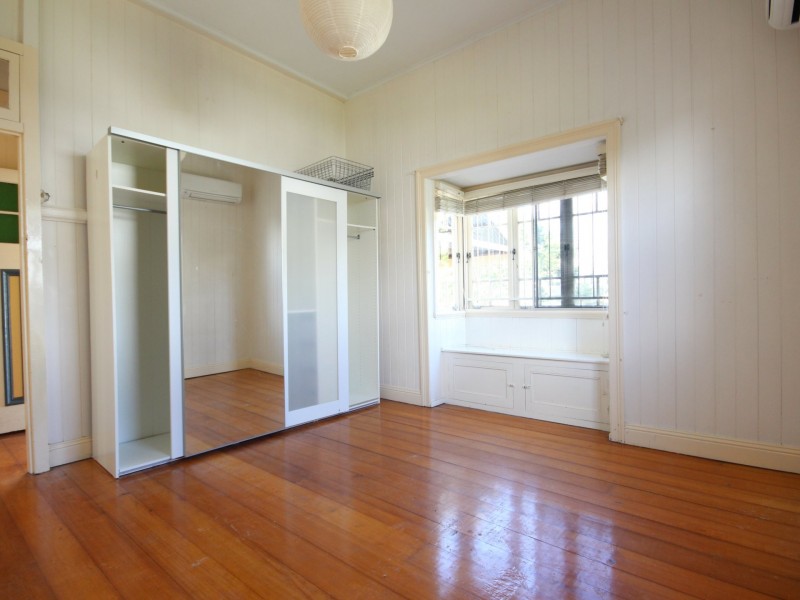 11 Dan Street, Graceville QLD 4075