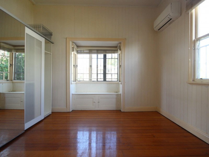 11 Dan Street, Graceville QLD 4075