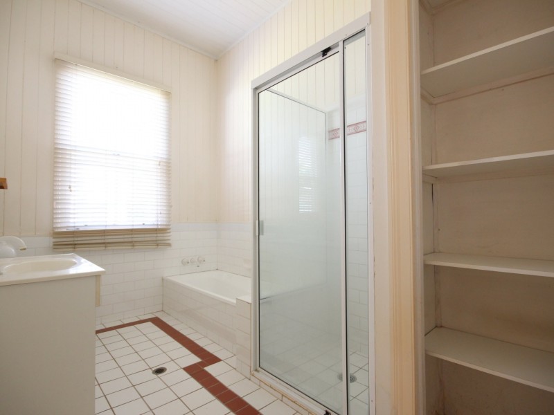 11 Dan Street, Graceville QLD 4075