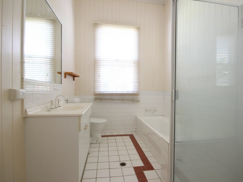 11 Dan Street, Graceville QLD 4075