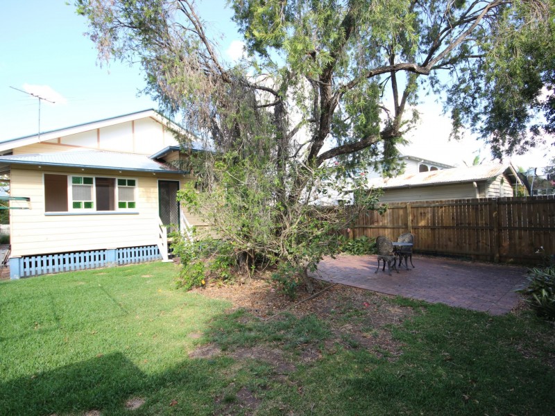 11 Dan Street, Graceville QLD 4075