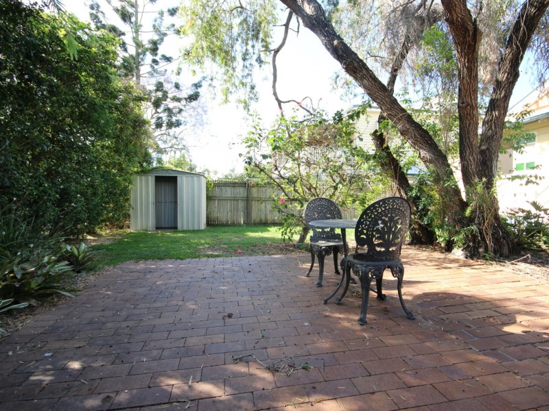 11 Dan Street, Graceville QLD 4075