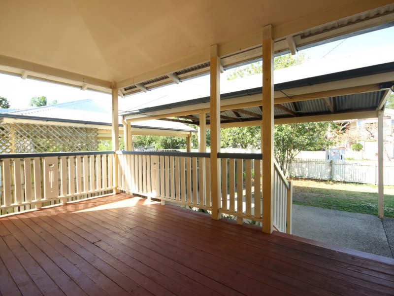 11 Dan Street, Graceville QLD 4075
