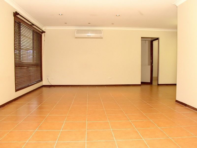 38 Dracon Street, Regents Park QLD 4118