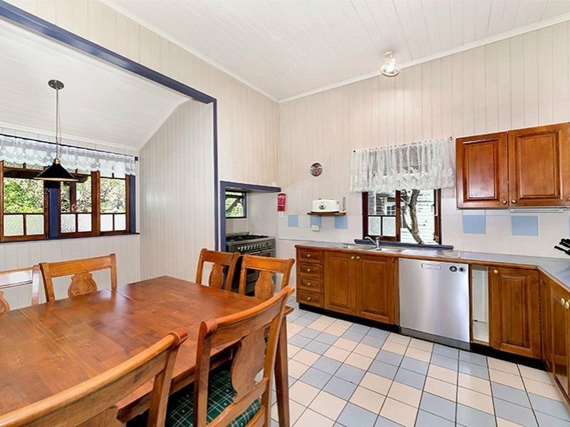 298 Fairfield Road, Yeronga QLD 4104
