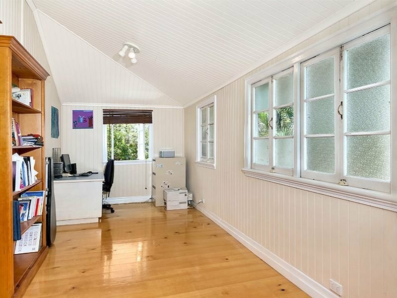 298 Fairfield Road, Yeronga QLD 4104