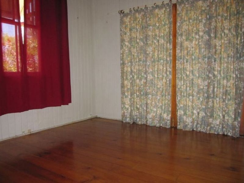 24 Wilkins Street East, Annerley QLD 4103