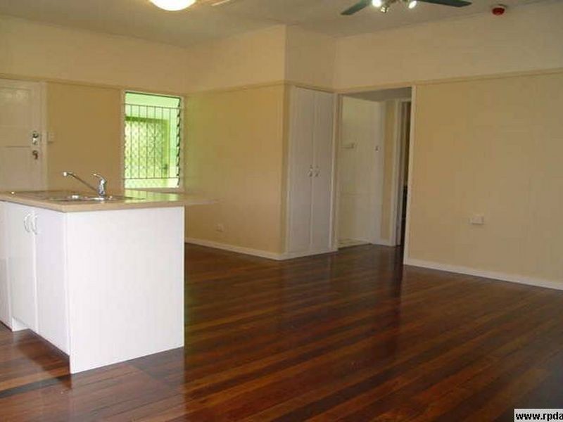 39 Fegen Drive, Moorooka QLD 4105