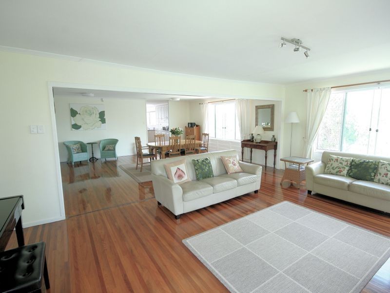 26 Castle Street, Fairfield QLD 4103