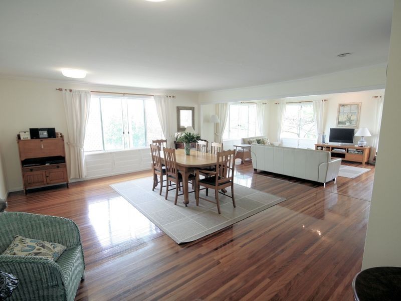 26 Castle Street, Fairfield QLD 4103