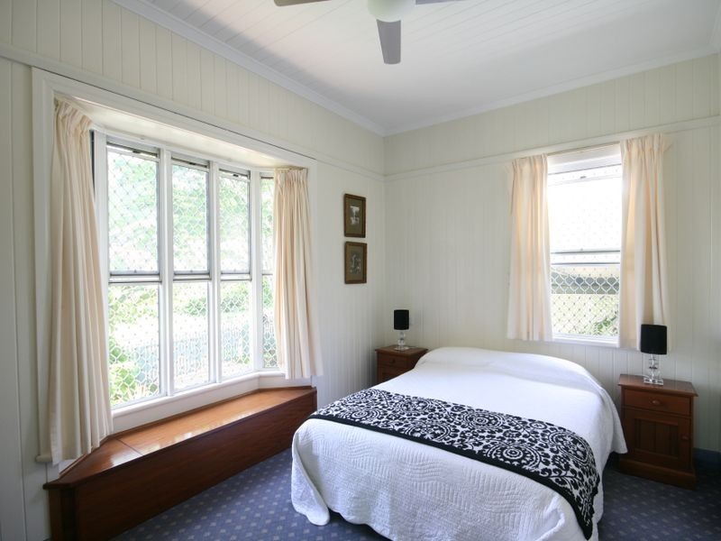 26 Castle Street, Fairfield QLD 4103