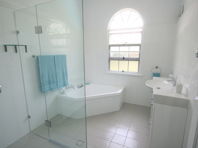 26 Castle Street, Fairfield QLD 4103