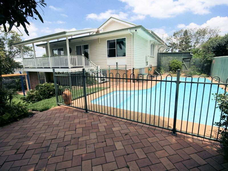 26 Castle Street, Fairfield QLD 4103