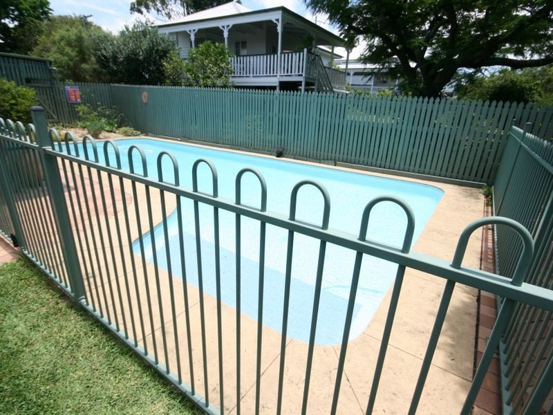 26 Castle Street, Fairfield QLD 4103