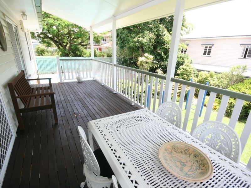 26 Castle Street, Fairfield QLD 4103