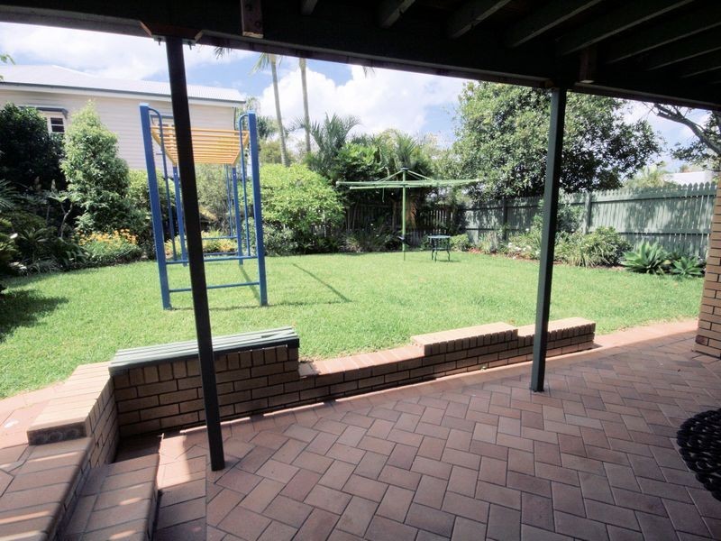 26 Castle Street, Fairfield QLD 4103