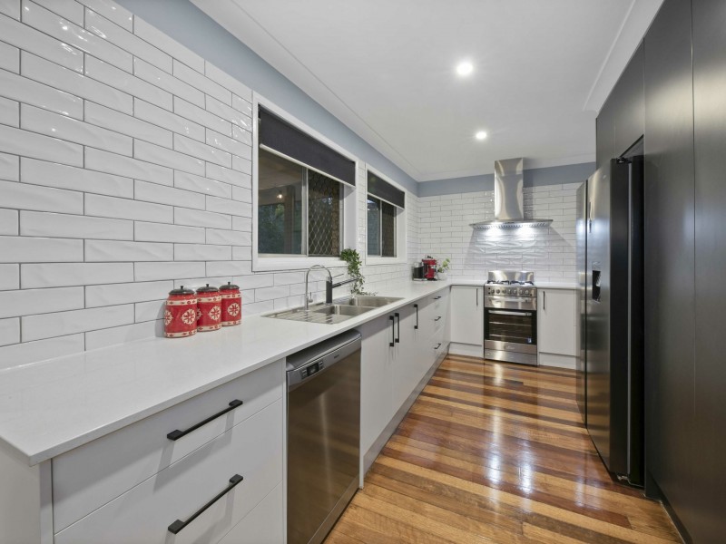 98 Fegen Drive, Moorooka QLD 4105