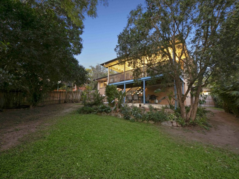 98 Fegen Drive, Moorooka QLD 4105