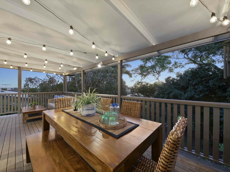 98 Fegen Drive, Moorooka QLD 4105