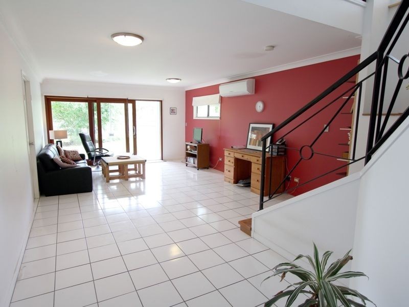 25 Stimpson Street, Fairfield QLD 4103