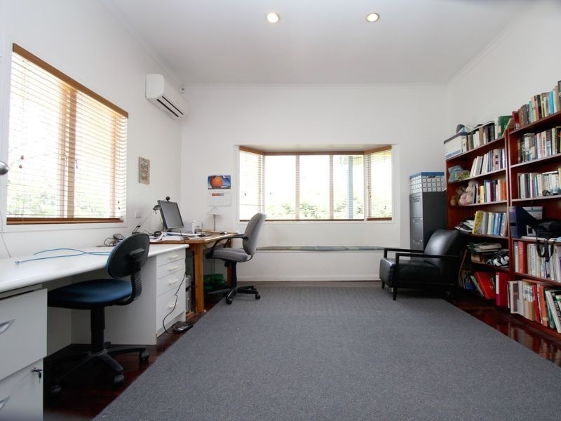 25 Stimpson Street, Fairfield QLD 4103