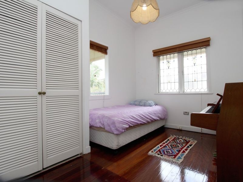 25 Stimpson Street, Fairfield QLD 4103