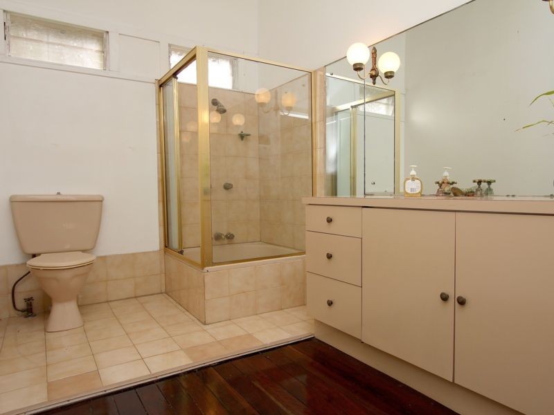 25 Stimpson Street, Fairfield QLD 4103