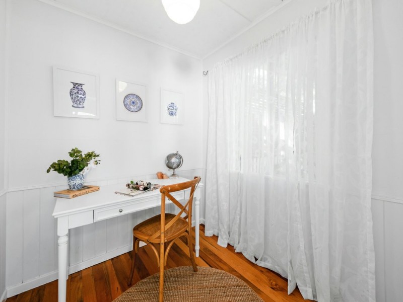 10 Forsyth Street, Fairfield QLD 4103