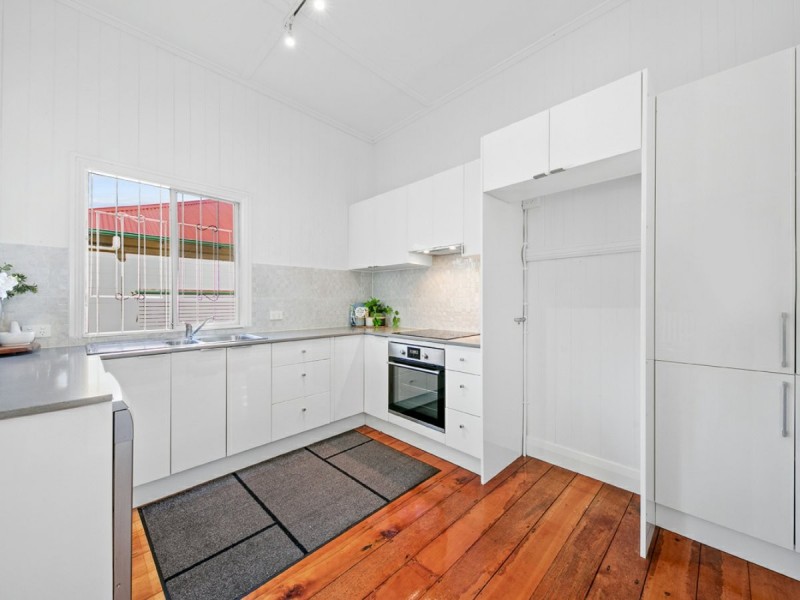 10 Forsyth Street, Fairfield QLD 4103