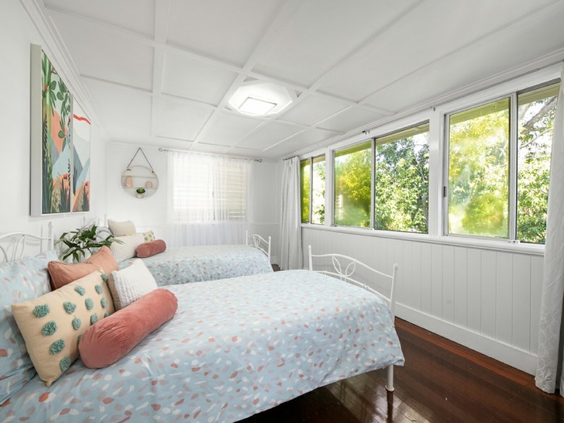 10 Forsyth Street, Fairfield QLD 4103