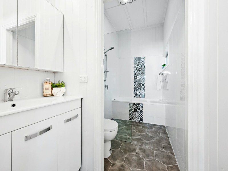 10 Forsyth Street, Fairfield QLD 4103