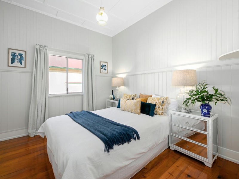 10 Forsyth Street, Fairfield QLD 4103