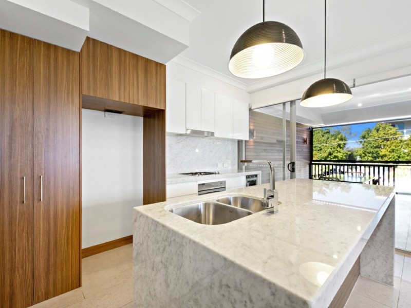 2/41 Days Avenue, Yeronga QLD 4104