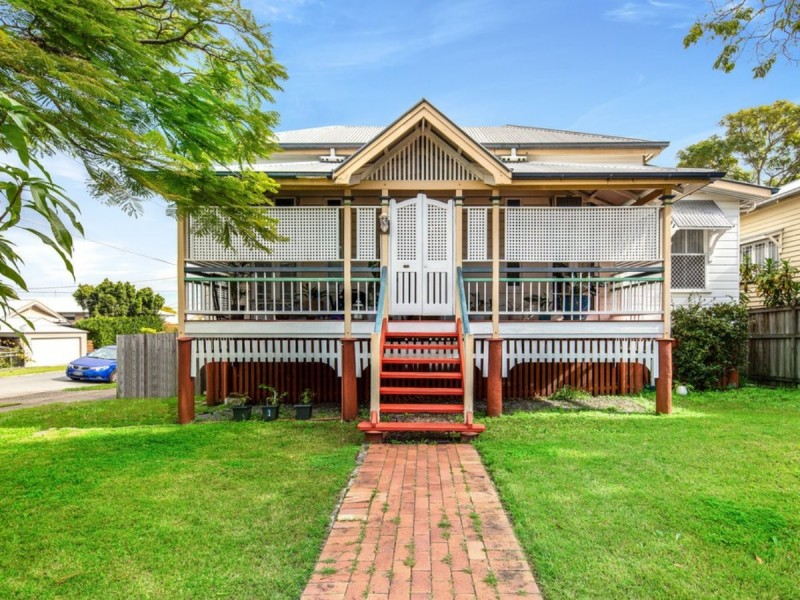 73 Newcastle Street, Fairfield QLD 4103