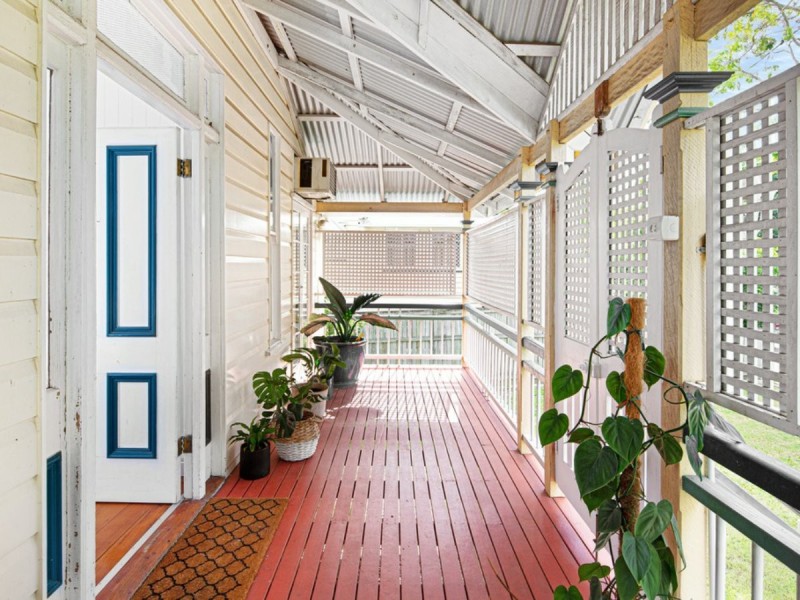73 Newcastle Street, Fairfield QLD 4103