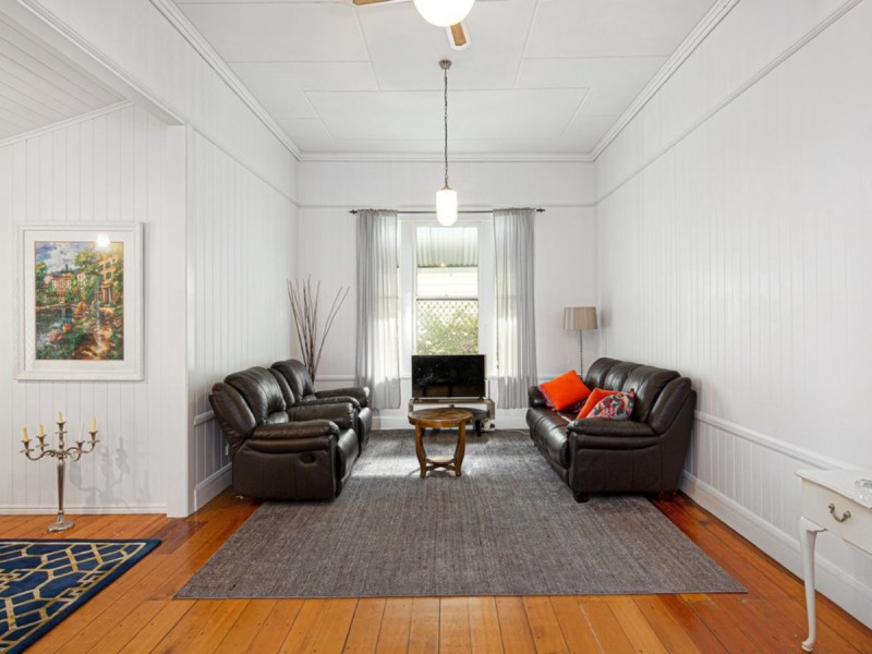 73 Newcastle Street, Fairfield QLD 4103