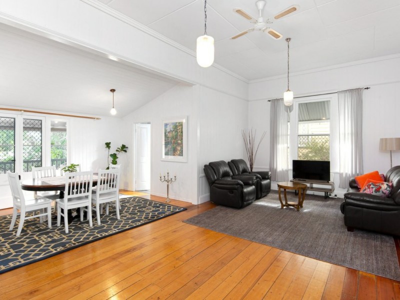 73 Newcastle Street, Fairfield QLD 4103