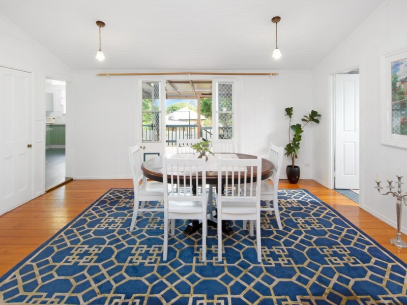 73 Newcastle Street, Fairfield QLD 4103