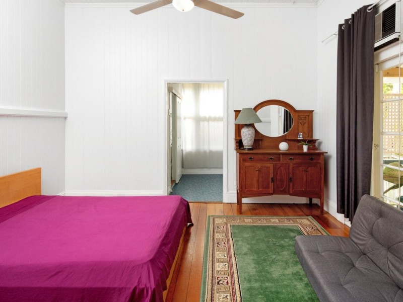 73 Newcastle Street, Fairfield QLD 4103