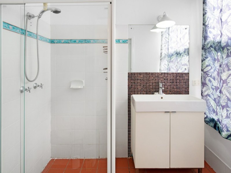 73 Newcastle Street, Fairfield QLD 4103