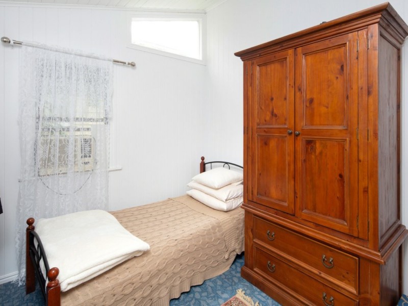 73 Newcastle Street, Fairfield QLD 4103