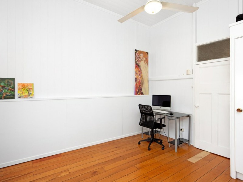 73 Newcastle Street, Fairfield QLD 4103