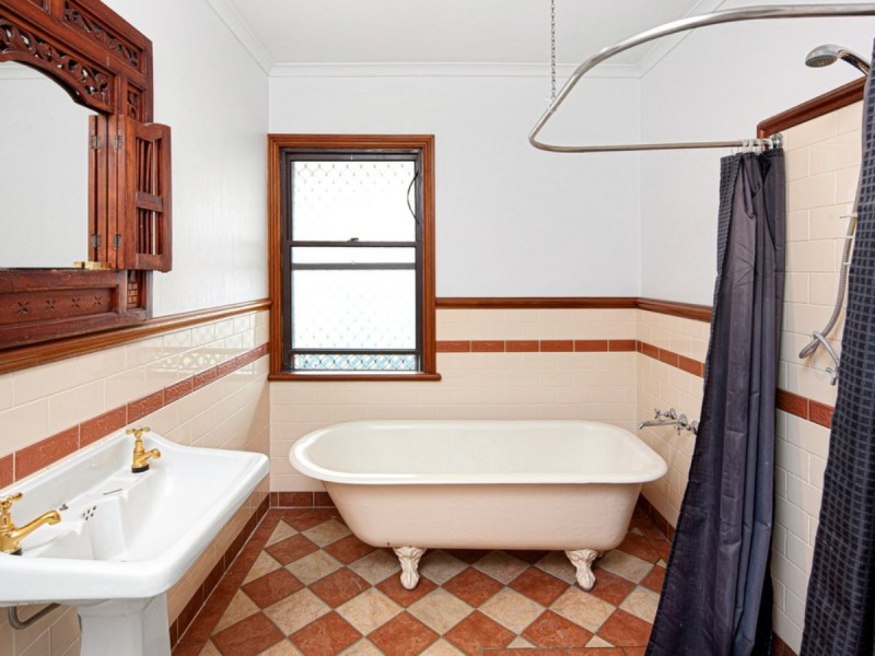 73 Newcastle Street, Fairfield QLD 4103