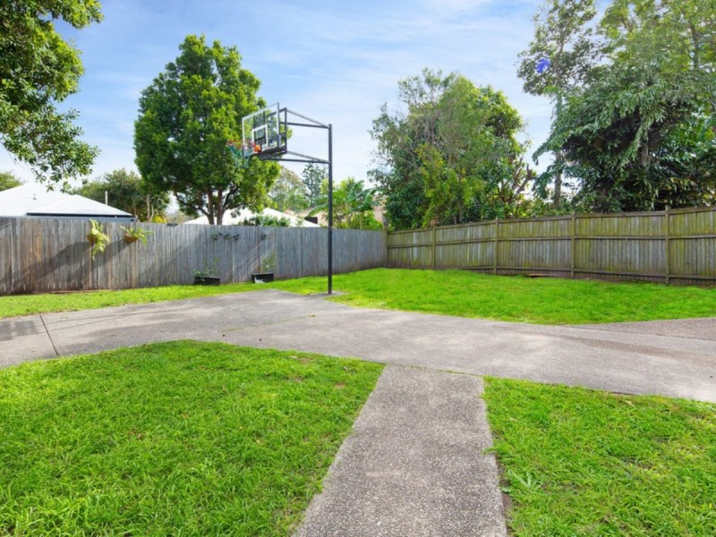 73 Newcastle Street, Fairfield QLD 4103
