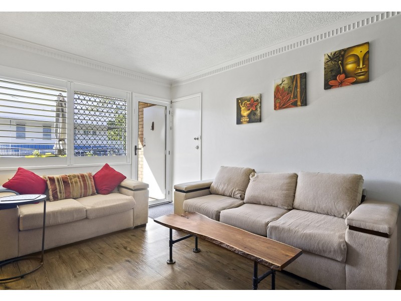 2/96 Victoria Terrace, Greenslopes QLD 4120