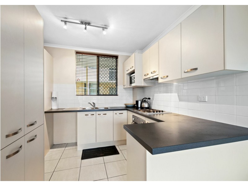 2/8 Cook Street, Yeronga QLD 4104