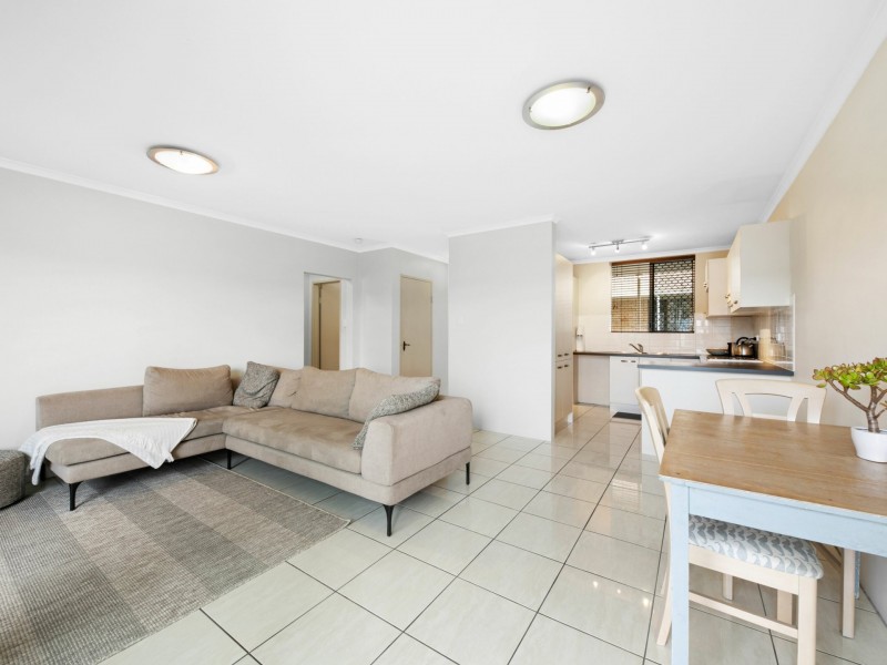 2/8 Cook Street, Yeronga QLD 4104